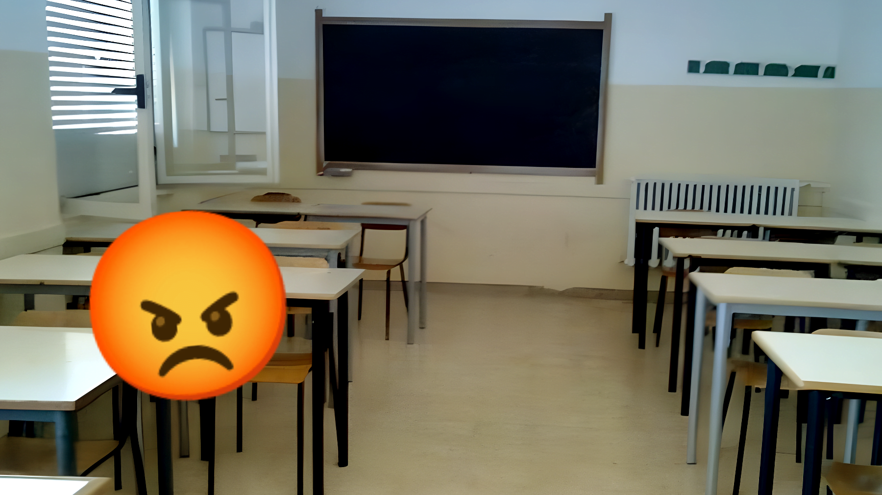 Scandalo in aula: il professore che palpeggiava gli studenti, l'istituto sotto shock
